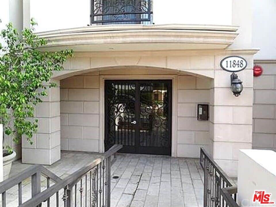 11848 Kiowa Ave in Los Angeles, CA - Building Photo