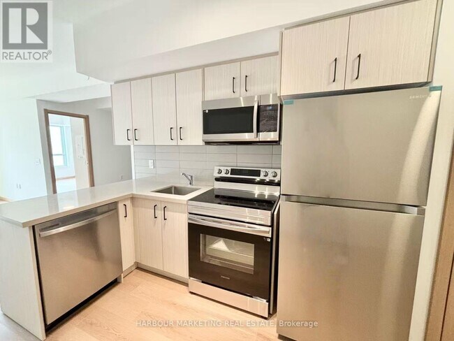 3421 Sheppard Ave E in Toronto, ON - Building Photo - Building Photo
