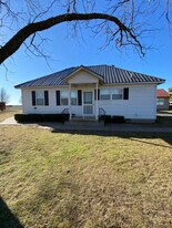 3309 8th St in Prague, OK - Building Photo