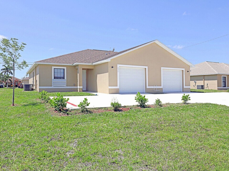 826 Gleason Pkwy in Cape Coral, FL - Building Photo