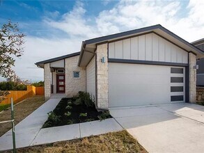 7717 Lowenfield Dr in Austin, TX - Building Photo - Building Photo