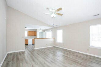 8144 Amarillo Dr in Indianapolis, IN - Foto de edificio - Building Photo