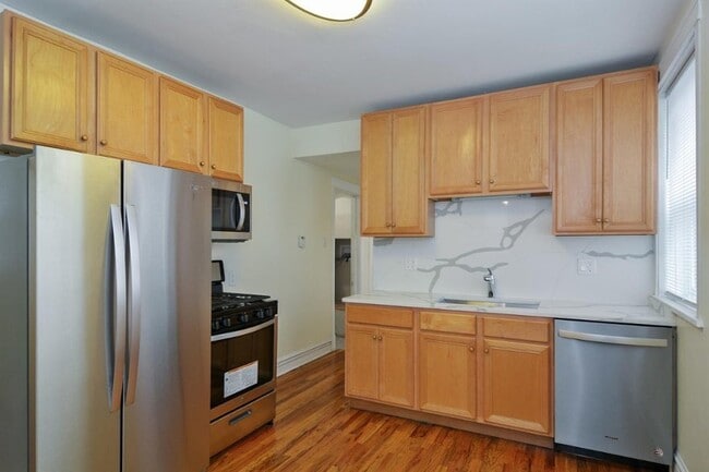 2032 W Roscoe St in Chicago, IL - Building Photo - Building Photo