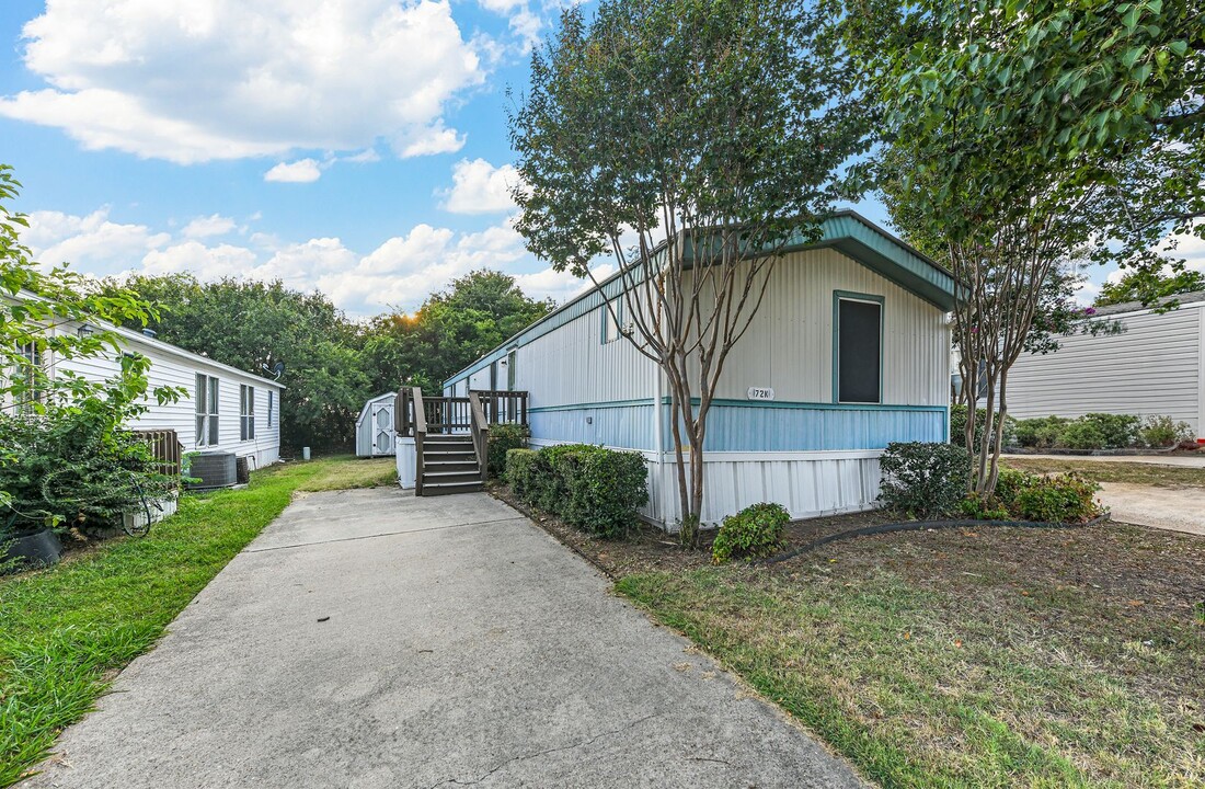 9100 Teasley Ln in Denton, TX - Building Photo