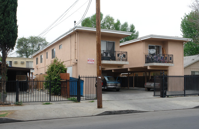 8435 Willis Ave in Panorama City, CA - Building Photo - Building Photo