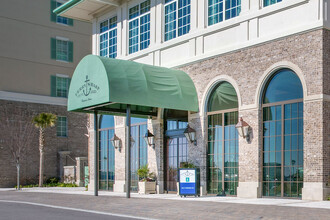 Ferry Wharf Condos in Mount Pleasant, SC - Foto de edificio - Building Photo