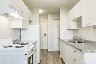 Silvana Villa in Edmonton, AB - Building Photo - Building Photo