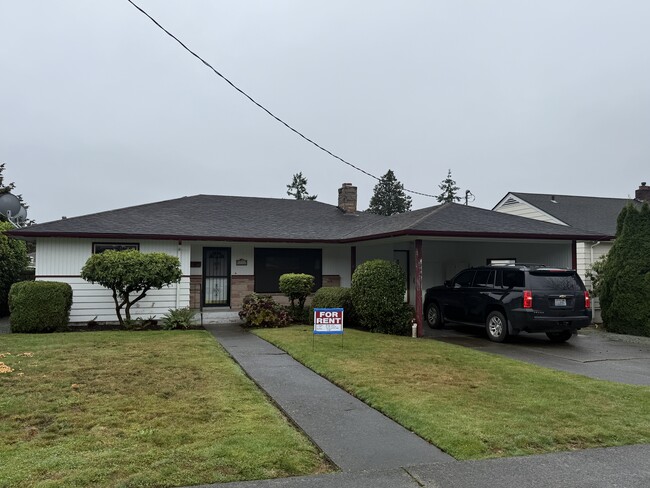 property at 1514 E Broadway