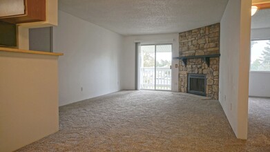 8555 Fairmount Dr in Denver, CO - Building Photo - Building Photo