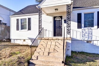 725 Jefferson Pl in Petersburg, VA - Building Photo - Building Photo