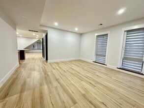 102 Mount Pleasant Ave, Unit 3 in Boston, MA - Foto de edificio - Building Photo