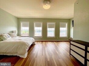 610 Marina Landing Ln in Woodbridge, VA - Foto de edificio - Building Photo