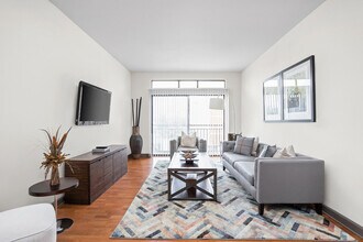 Cosmopolitan on the Canal in Indianapolis, IN - Building Photo - Interior Photo