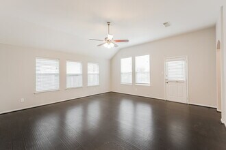 8011 Thorncroft Manor Ln in Richmond, TX - Building Photo - Building Photo