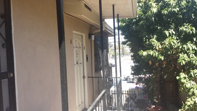 1347 N Alvarado St, Unit #A in Los Angeles, CA - Building Photo - Building Photo