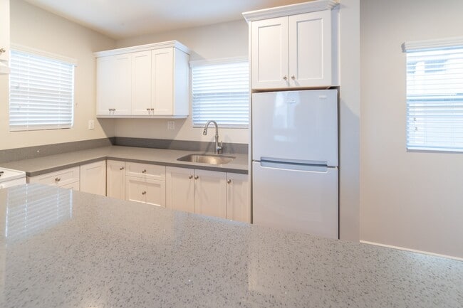 453 Gaviota Ave in Long Beach, CA - Building Photo - Building Photo