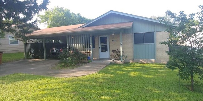 property at 902 Maryland Dr