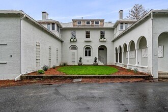 12 Summit Rd in Lexington, MA - Building Photo - Building Photo
