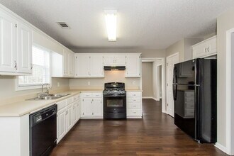 717 White Dove Dr in Mcdonough, GA - Foto de edificio - Building Photo