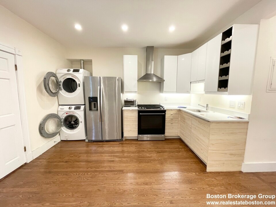 106 Buttonwood St Photo