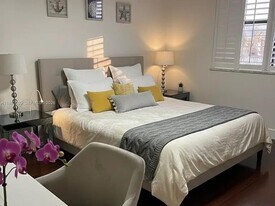 2450 NE 135th St in North Miami, FL - Building Photo