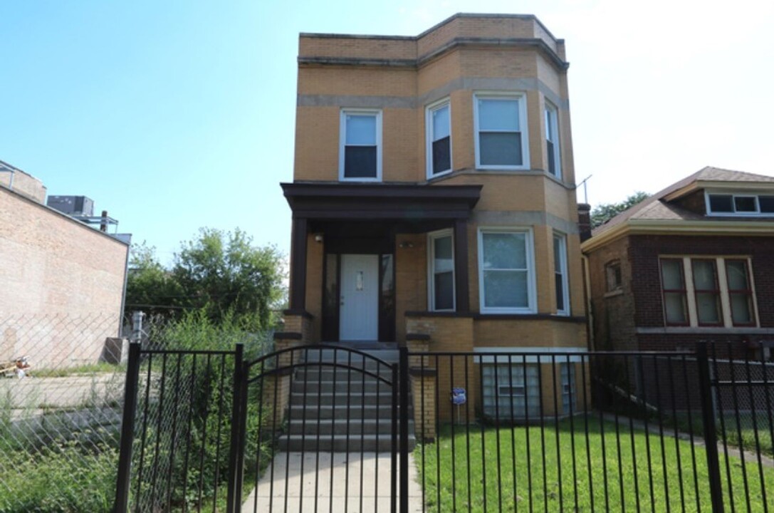 1339 E 72nd St in Chicago, IL - Building Photo