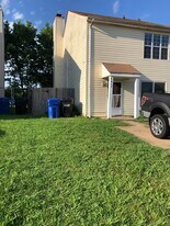 5417 Grand Lake Cres in Virginia Beach, VA - Building Photo