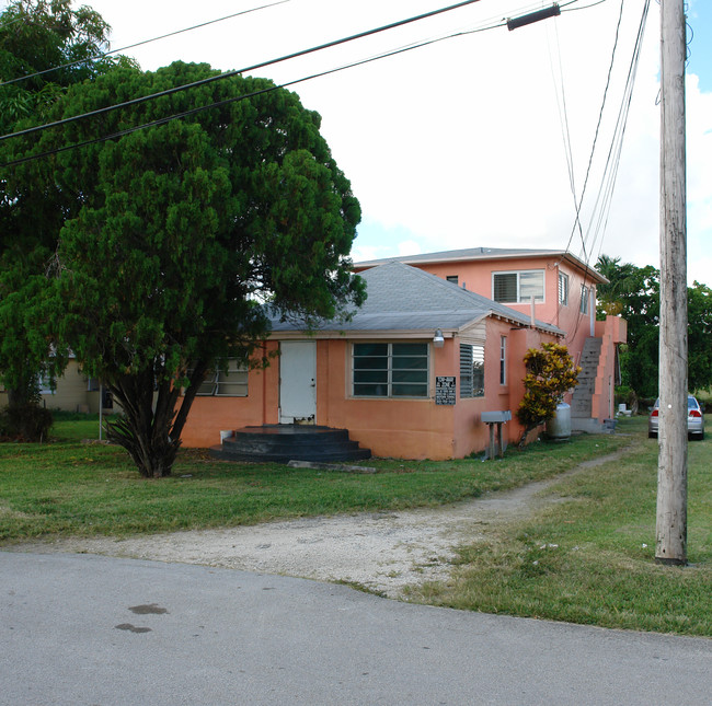 8316 NE 4th Pl in Miami, FL - Building Photo - Building Photo