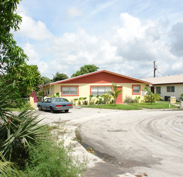 1861 NW 59th Way in Fort Lauderdale, FL - Foto de edificio