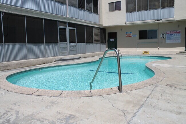 1400 College View Dr in Monterey Park, CA - Building Photo - Building Photo