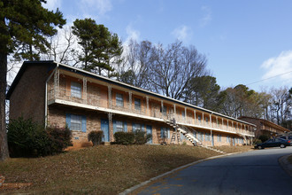 Shallowford Pines in Chamblee, GA - Foto de edificio - Building Photo