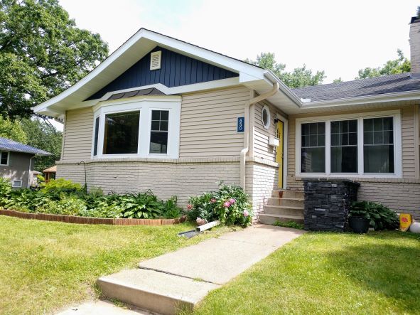 850 Nebraska Ave W in St. Paul, MN - Building Photo