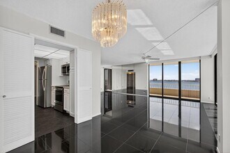 5540 N Ocean Dr in Riviera Beach, FL - Building Photo - Building Photo