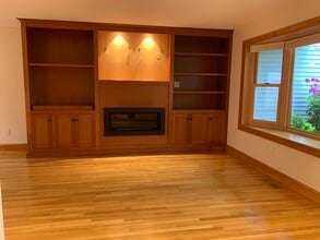 97 Pleasant St in Manchester by the Sea, MA - Building Photo - Building Photo