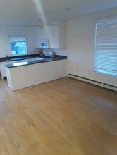 6167 Austin St in Rego Park, NY - Building Photo - Building Photo