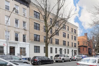 906 Prospect Pl in Brooklyn, NY - Foto de edificio - Building Photo