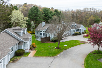 Malcolm Meadows in Carlisle, MA - Foto de edificio - Building Photo