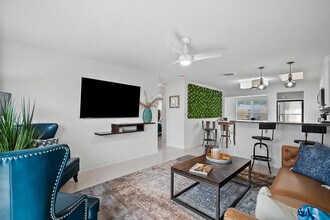 13 SE Sailfish Ln in Stuart, FL - Foto de edificio - Building Photo