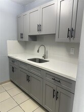 14155 W Dixie Hwy in North Miami, FL - Foto de edificio - Building Photo
