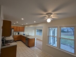 486 Brookview Dr in Irondequoit, NY - Building Photo - Building Photo
