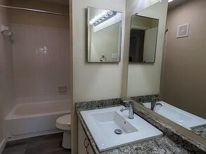 7200 T C Jester Blvd in Houston, TX - Building Photo - Building Photo