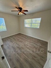 2027 37th St S in St. Petersburg, FL - Foto de edificio - Building Photo