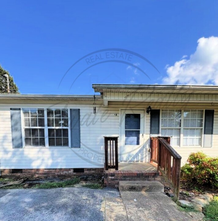 220 Nowlin Dr in Columbia, TN - Building Photo