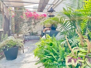 614 Hauser Blvd, Unit 212 in Los Angeles, CA - Foto de edificio - Building Photo