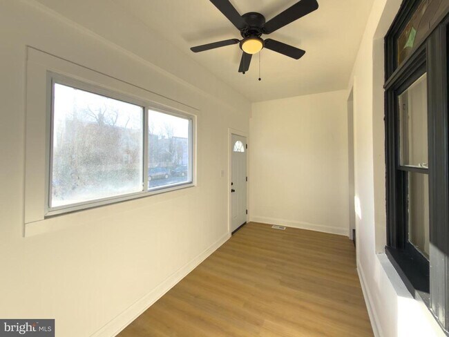 5237 Greenway Ave in Philadelphia, PA - Building Photo - Building Photo