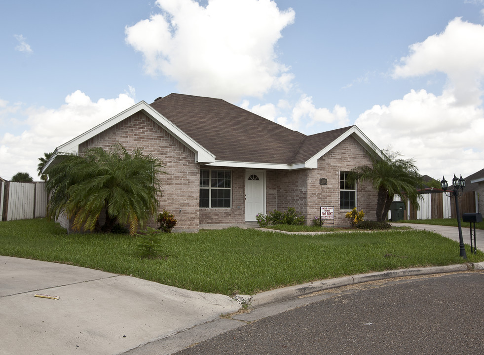 401 E Davis St in Harlingen, TX - Building Photo