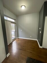 630 W 16th St, Unit 2 in Chicago, IL - Foto de edificio - Building Photo