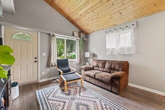 803 S 101st St in West Allis, WI - Building Photo - Building Photo