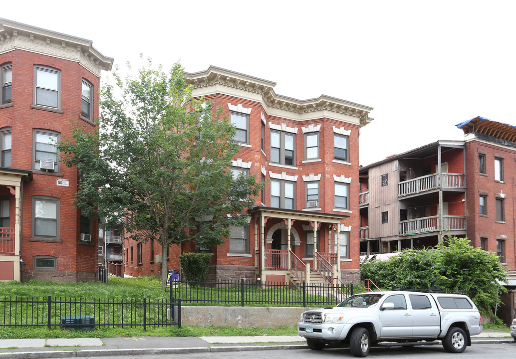 607 Zion St in Hartford, CT - Building Photo