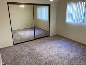 211 West Verdugo in Burbank, CA - Foto de edificio - Building Photo